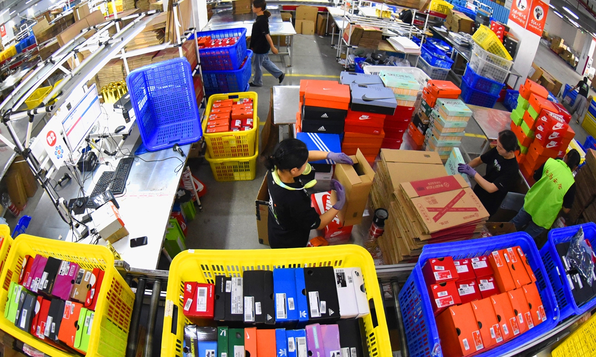 Staff at an industrial zone in Lianyungang, east China's Jiangsu province, sort parcels on Friday, the day China's major e-commerce platforms, including Alibaba's JD and Tmall, celebrate the 618th this year mid year shopping festival.  Photo: VCG